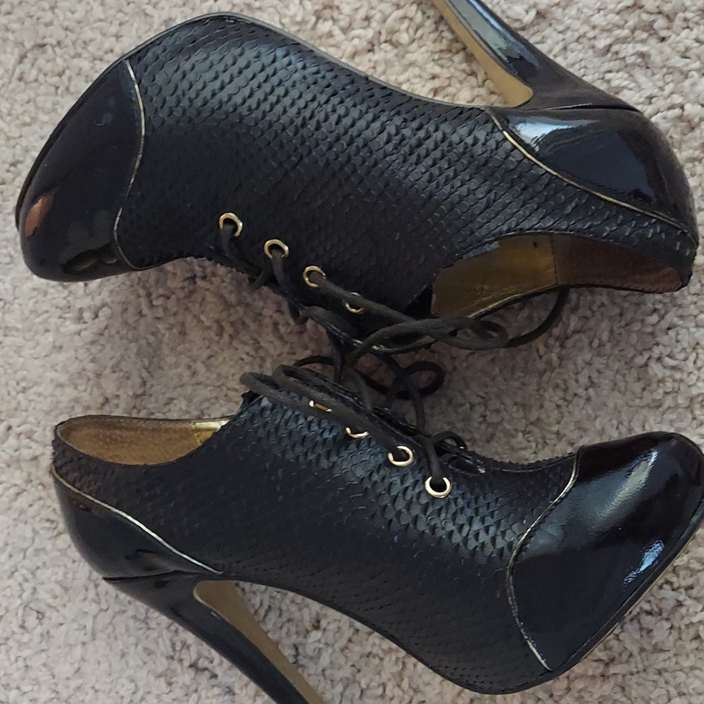Shoes - Picture 3 of 3